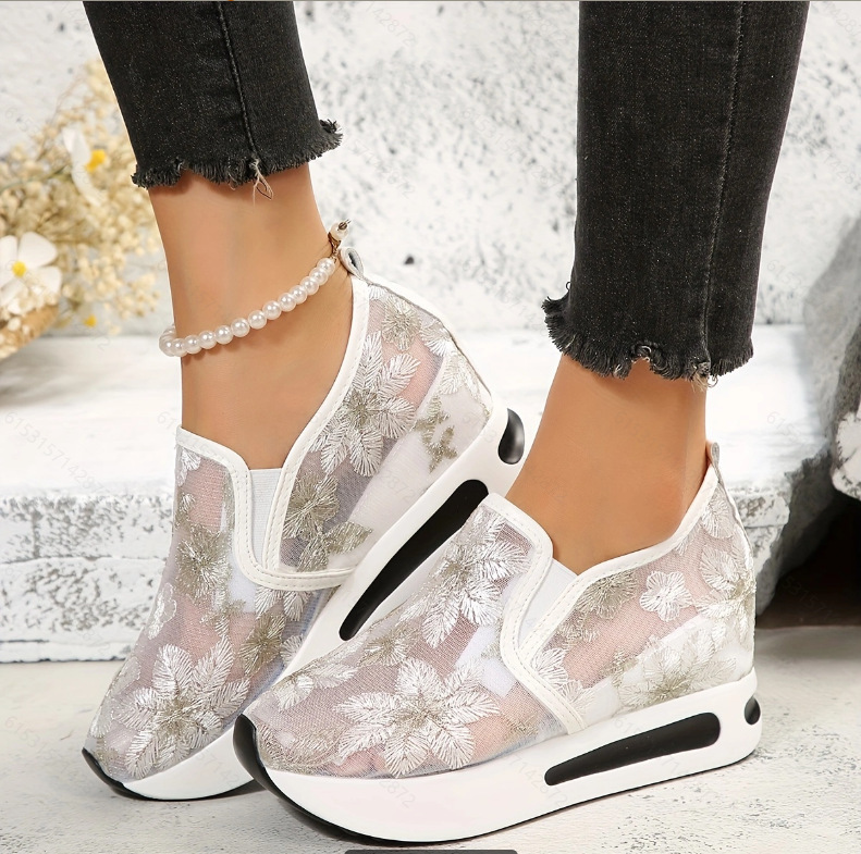 Running Gear Woman - Sepatu Olahraga Wanita Platform Flat Renda